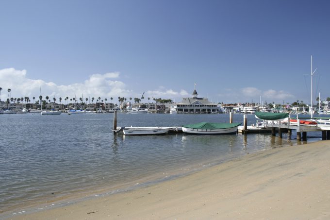 A beach on Balboa Island with a view of Balboa Pavilion.