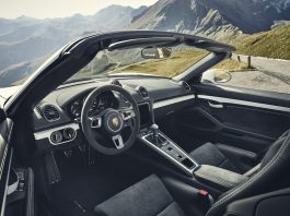 Porsche 718 Spyder interior (1)