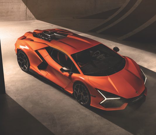 0. Revuelto establishing shot (1)_Automobili Lamborghini