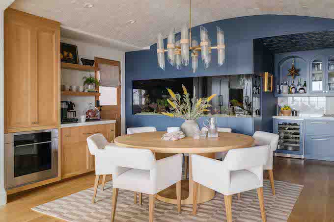 Blackband-Design-Oceanfront-Renovation - bar - Newport-Beach-35-credit Blackband Design