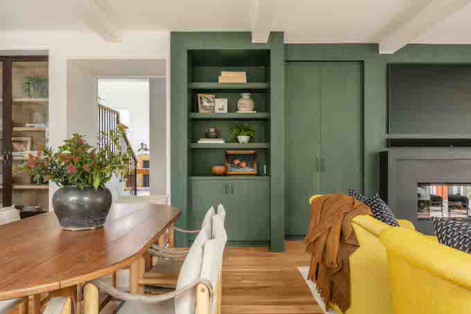 Blackband-Design-One-Ford-Road-Renovation-great room-Newport-Beach-13-credit Blackband Design